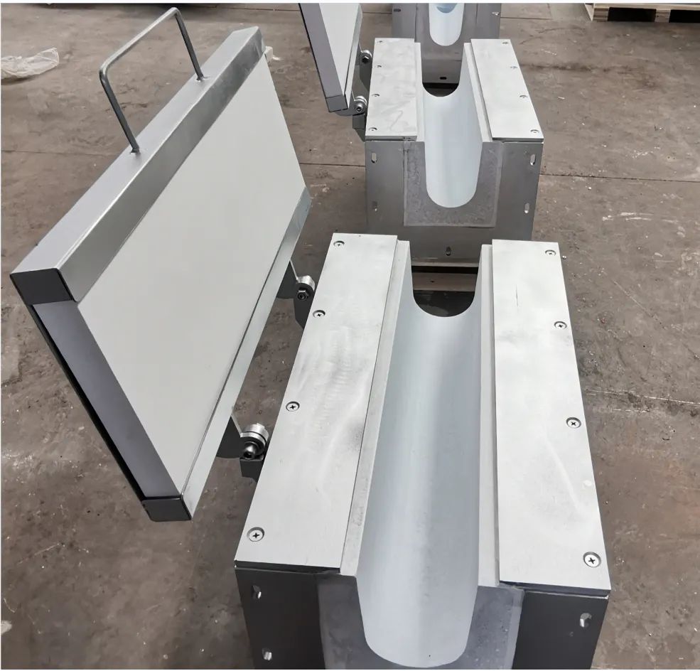 ceramic launder for molten aluminum transfer