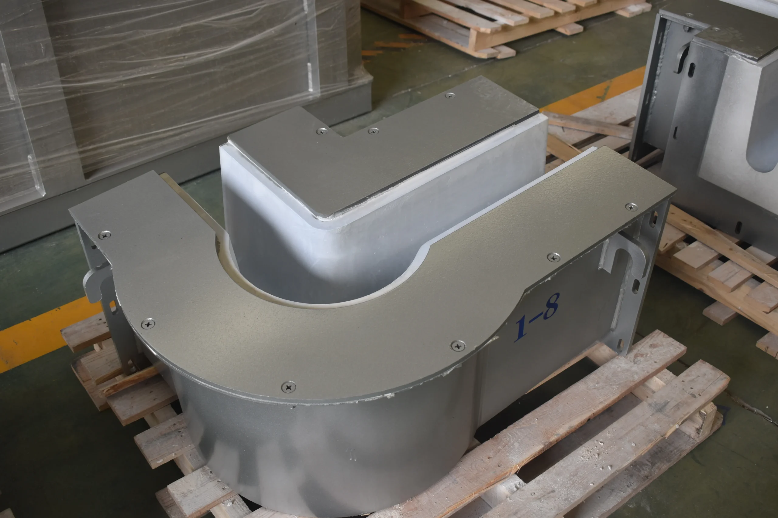ceramic launder for molten aluminum transfer